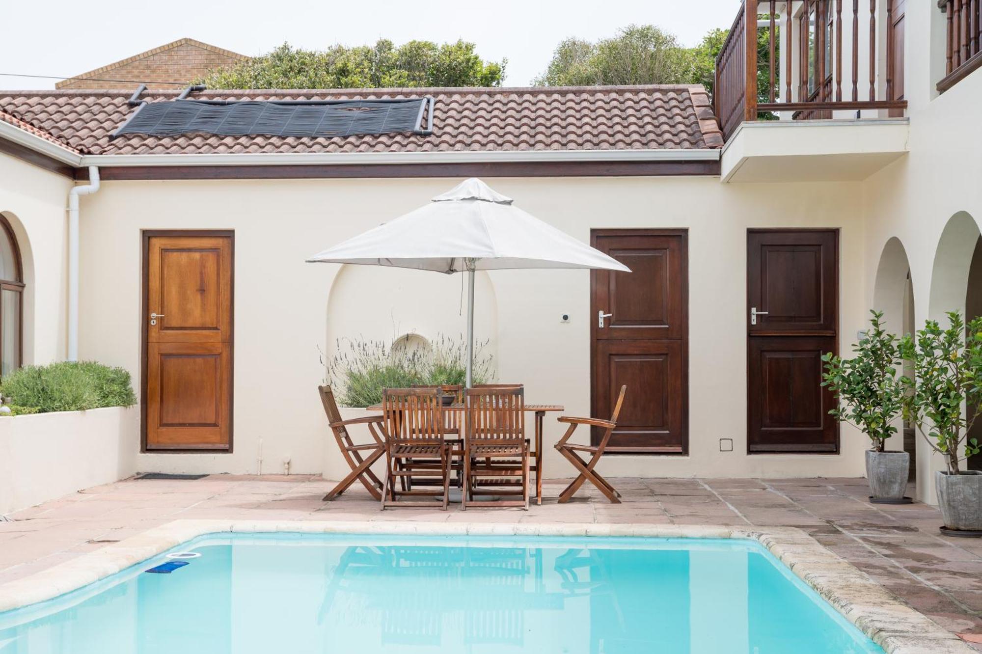 Penguino Guesthouse Hermanus Dış mekan fotoğraf